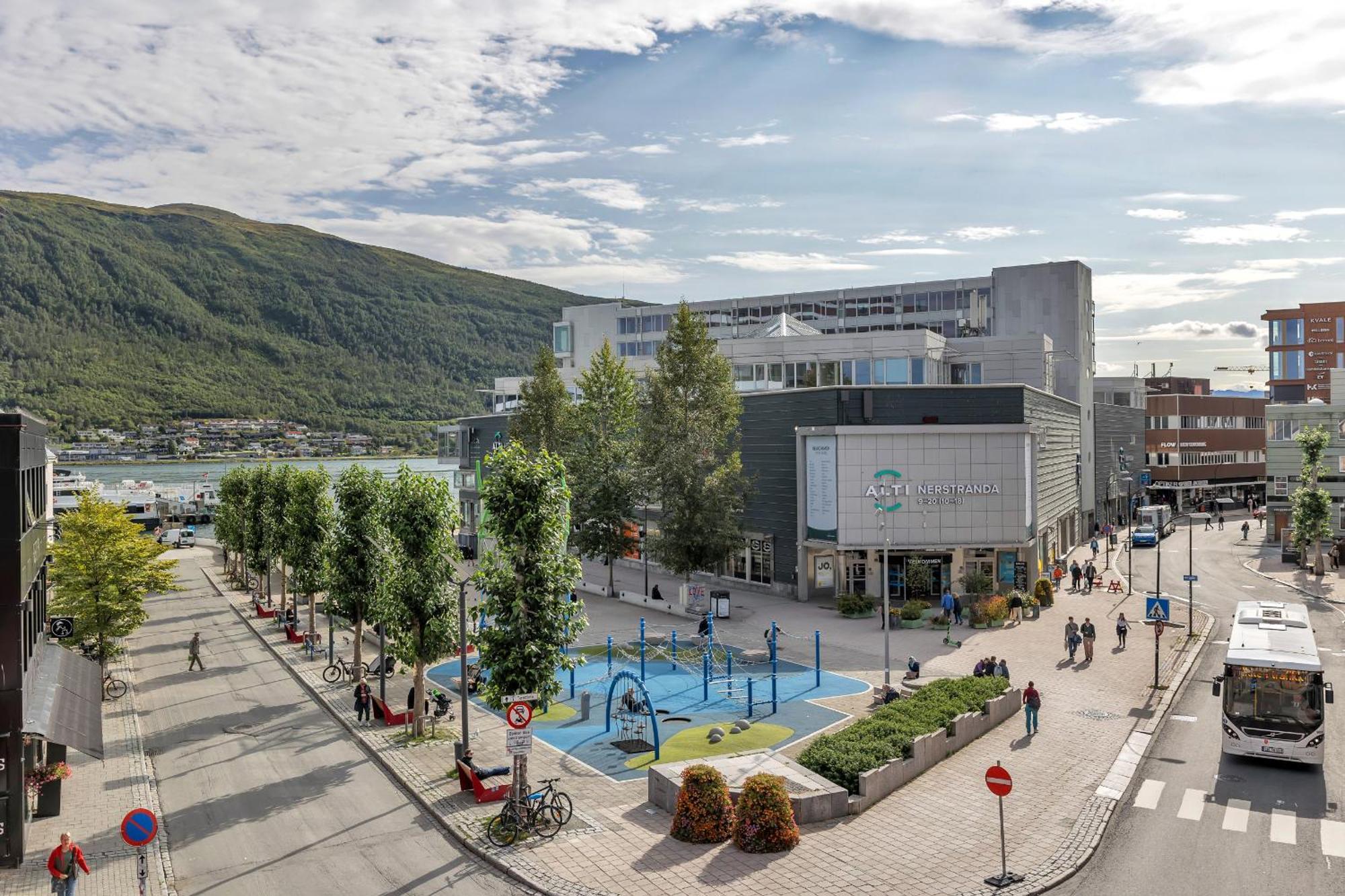 The Loft - Central Top Floor Apartment With 4 Bedrooms Tromso Exterior photo